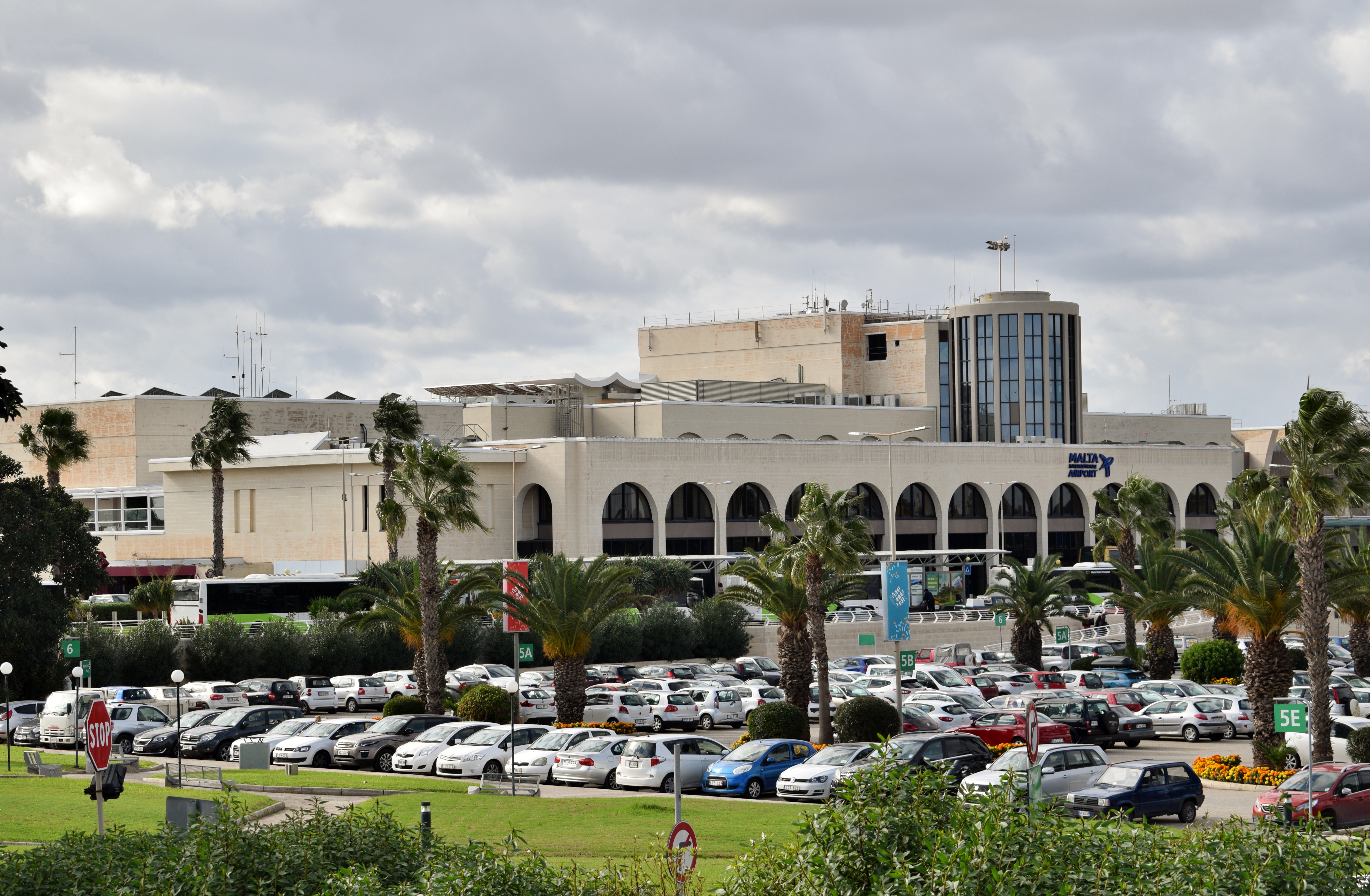 luqa airport arrivals