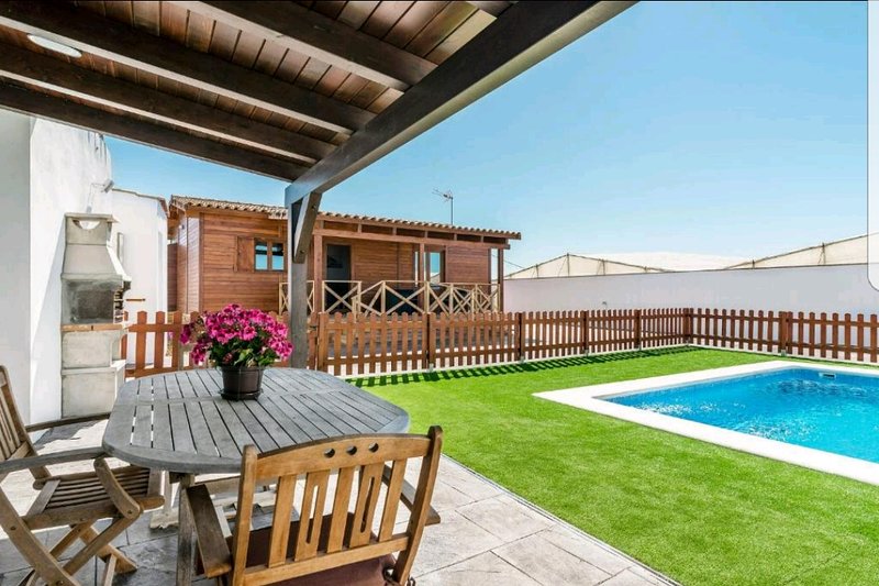 alquiler casa con piscina y barbacoa