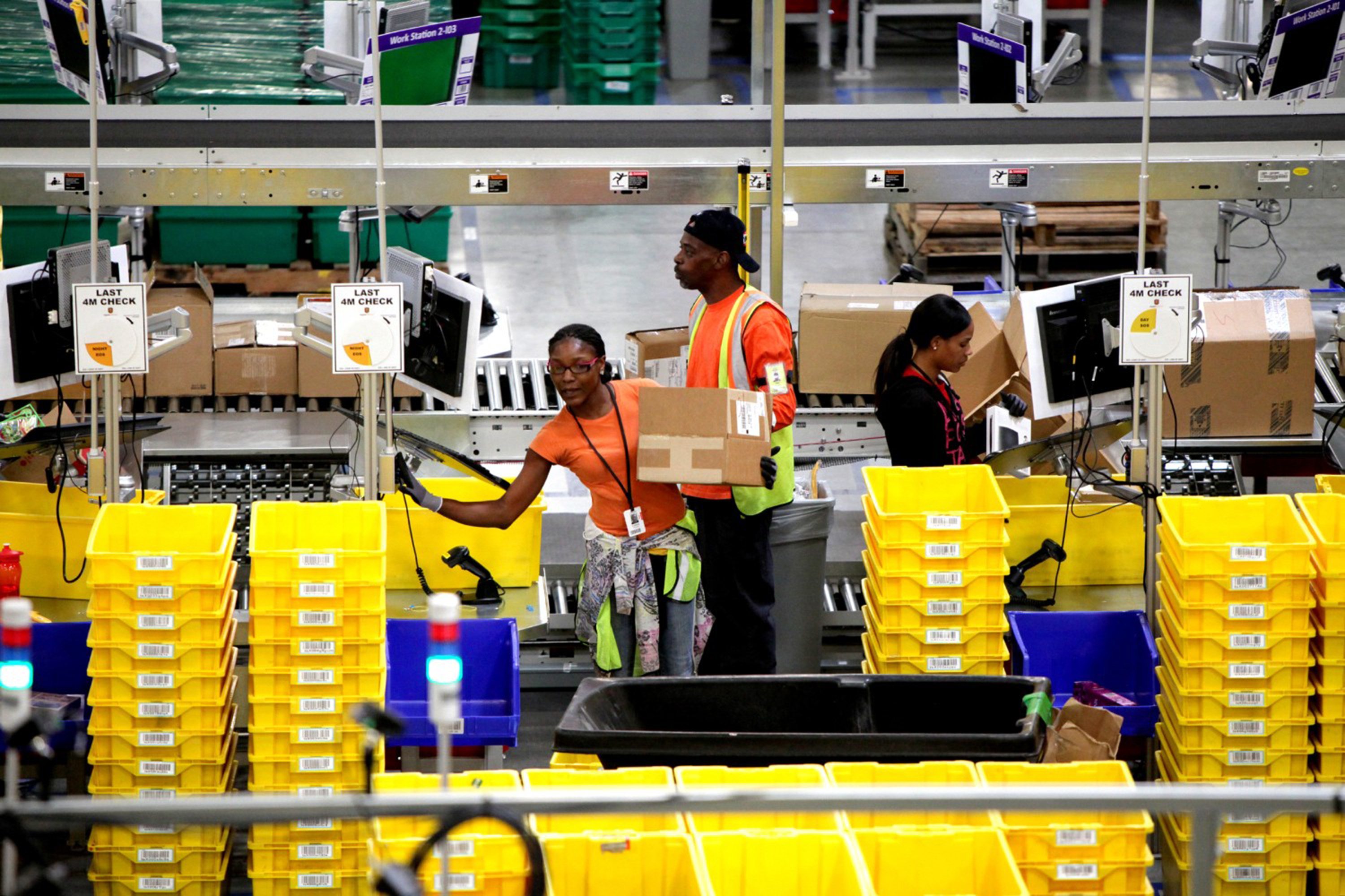 amazon fulfilment centre warehouse associate