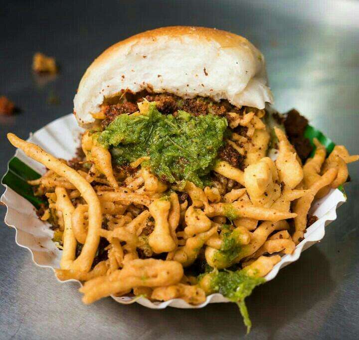 best vada pav in dadar