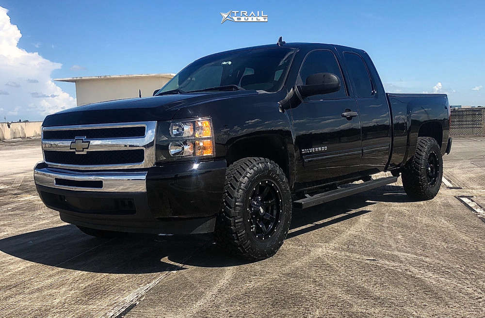 black 2011 chevy silverado