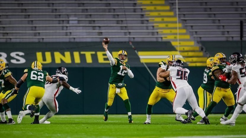 aaron rodgers throwing motion