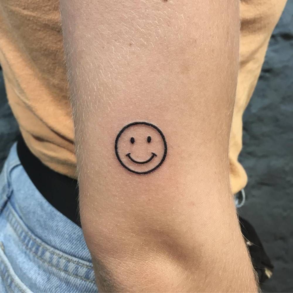 cara sonriente tattoo