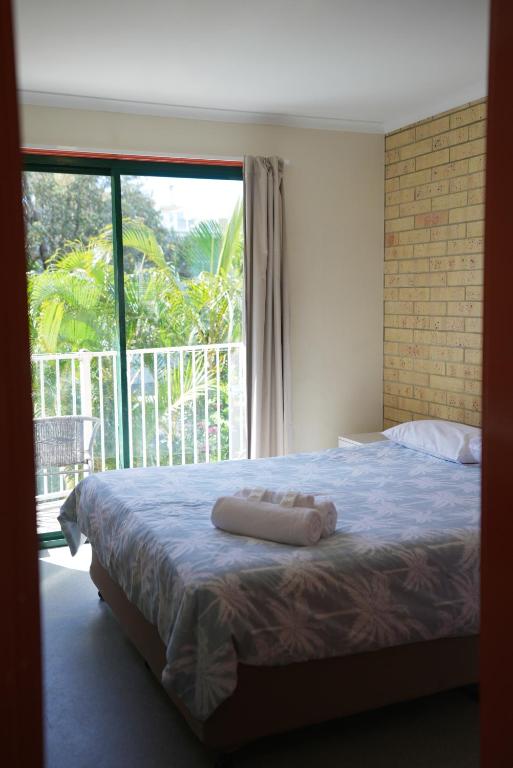 coolum budget accommodation