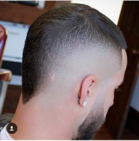 corte mohicano hombre corto