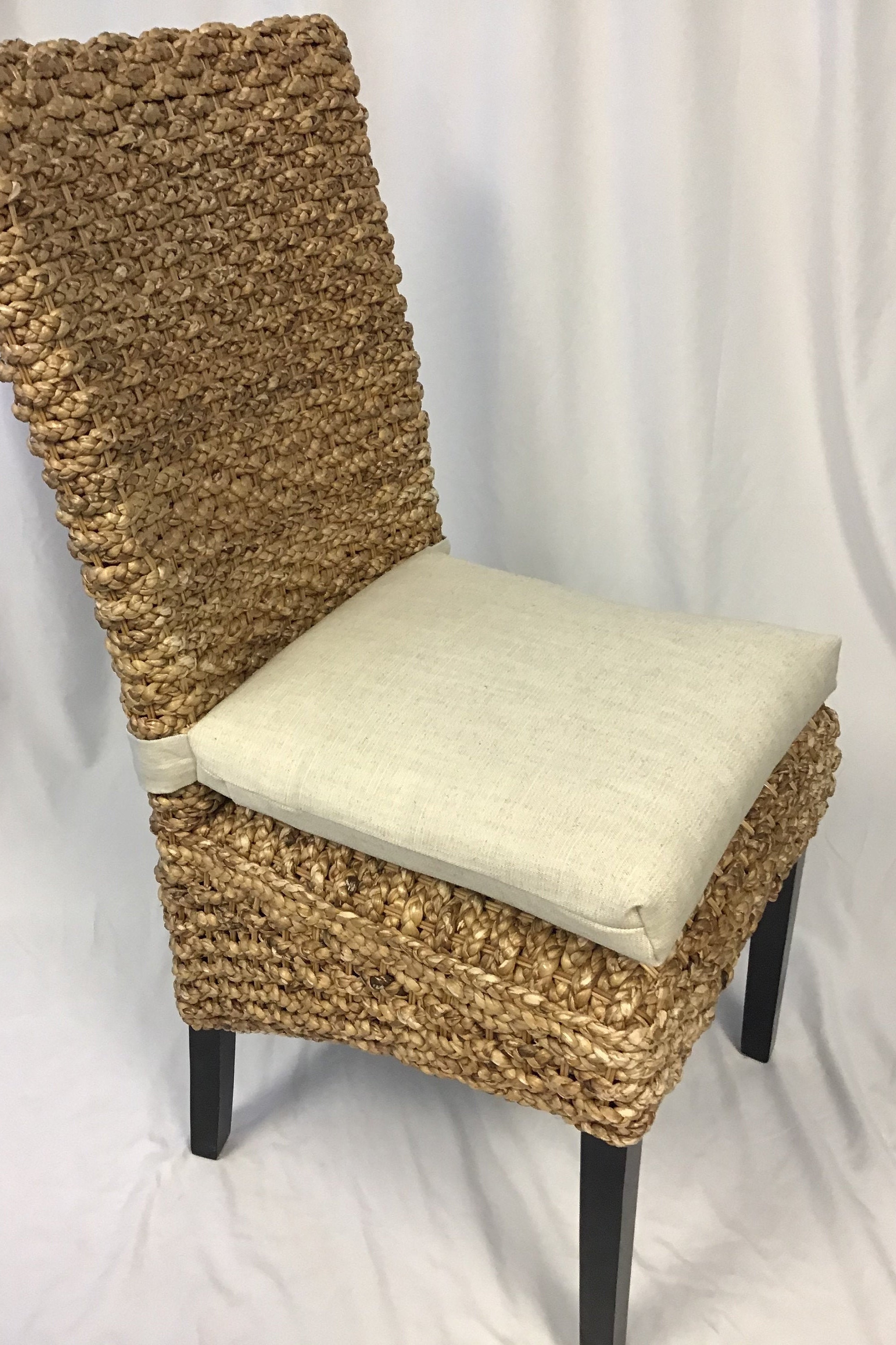 d shaped cushions for wicker chairs