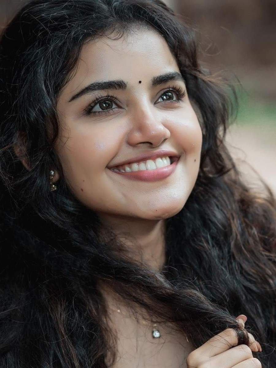 instagram anupama parameswaran