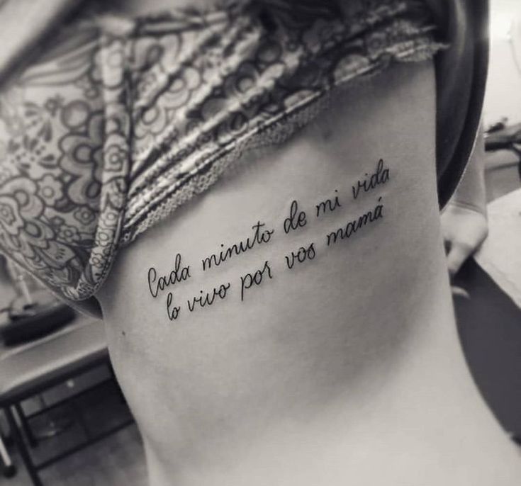 tatuajes en la costilla mujer frases