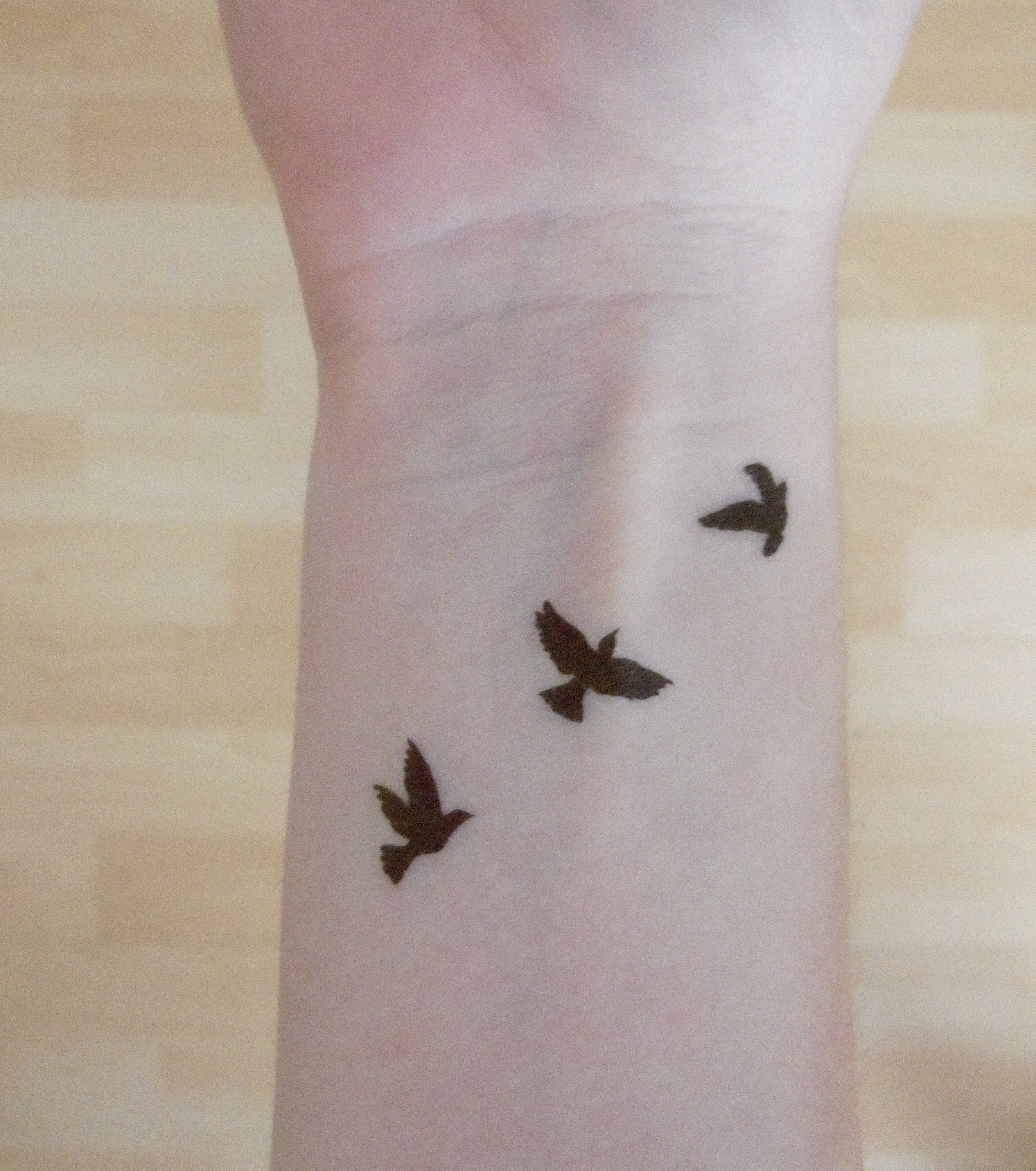 tatouage oiseau simple