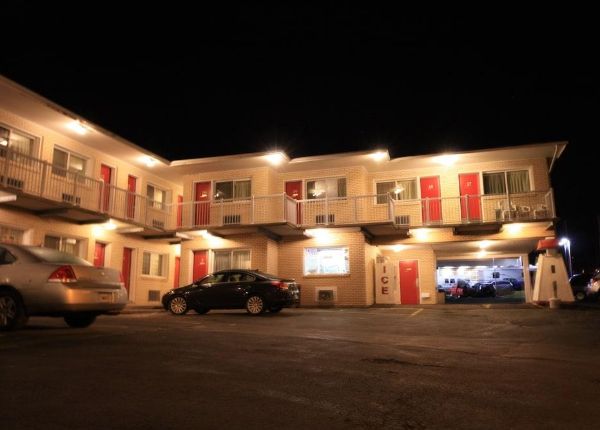 dartmouth motels