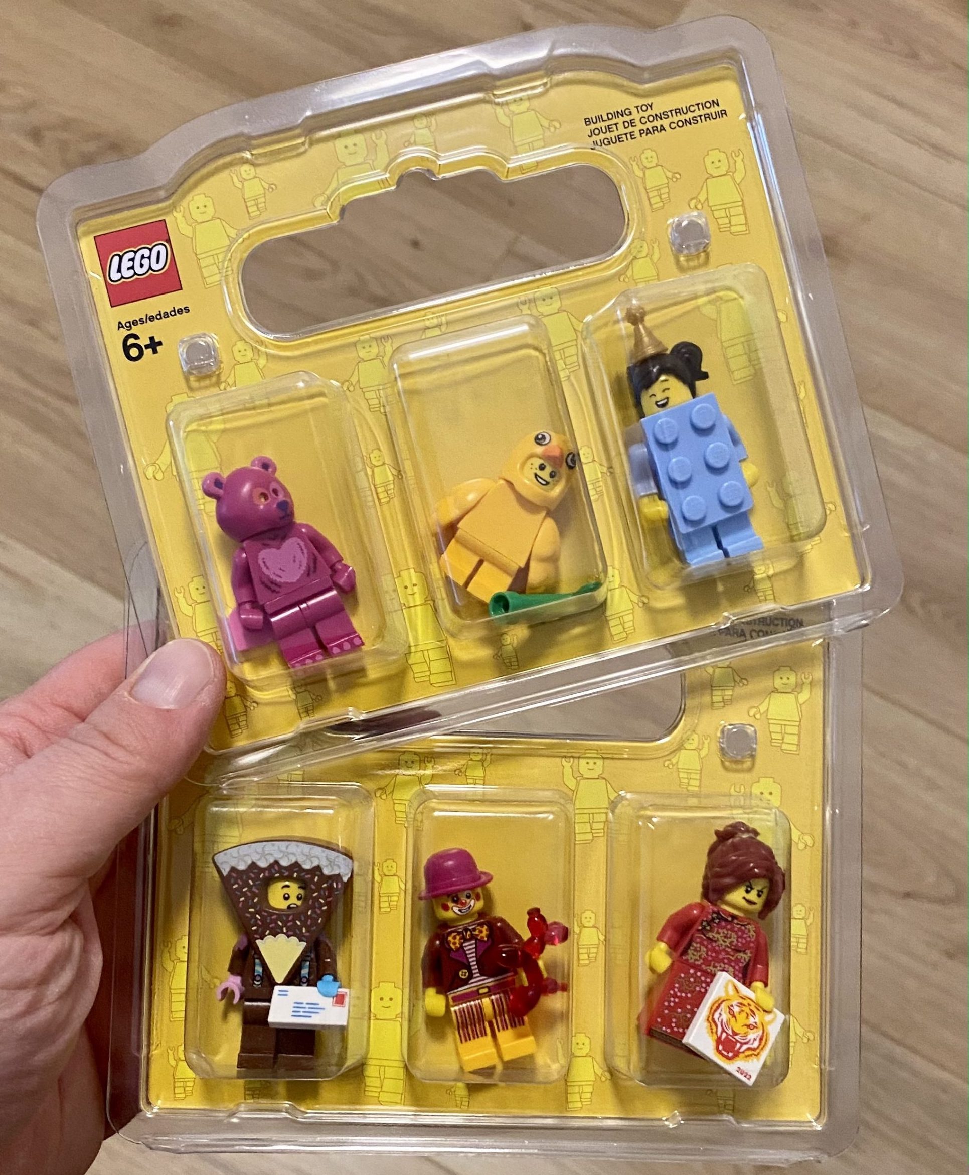 build a minifigure