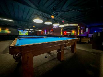 doolys billiard room