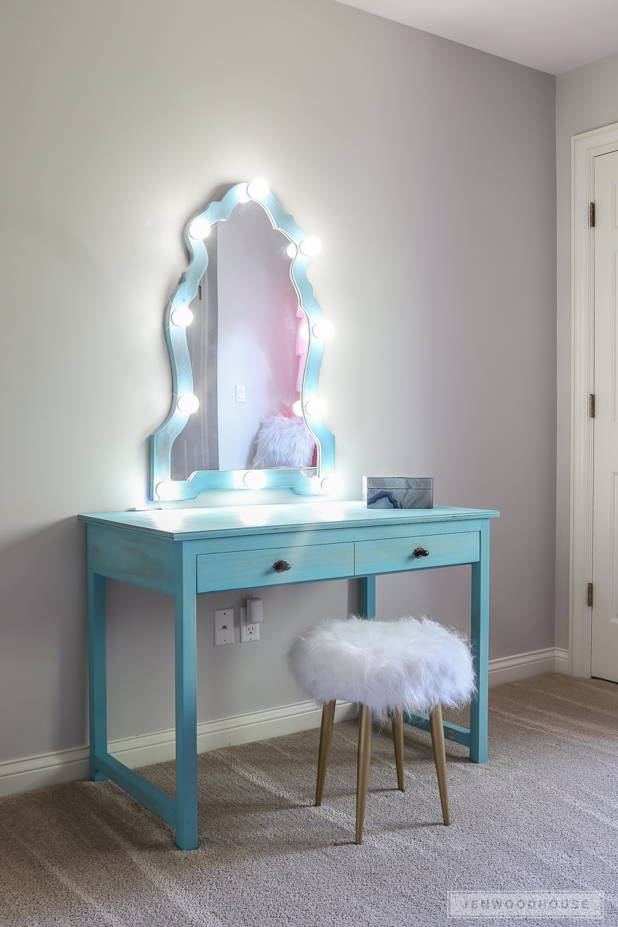 makeup vanity with lights