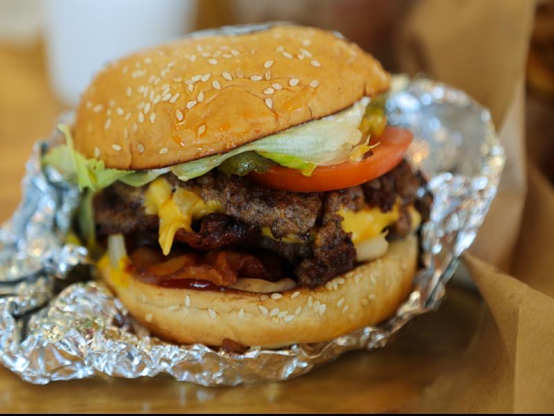 cheeseburger five guys calories