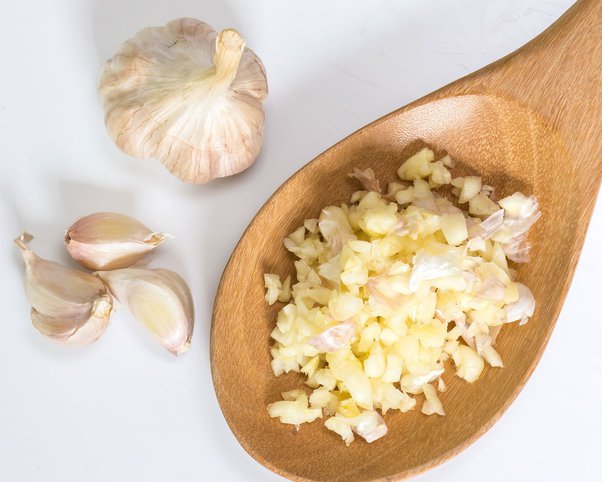 how much minced garlic equals one clove