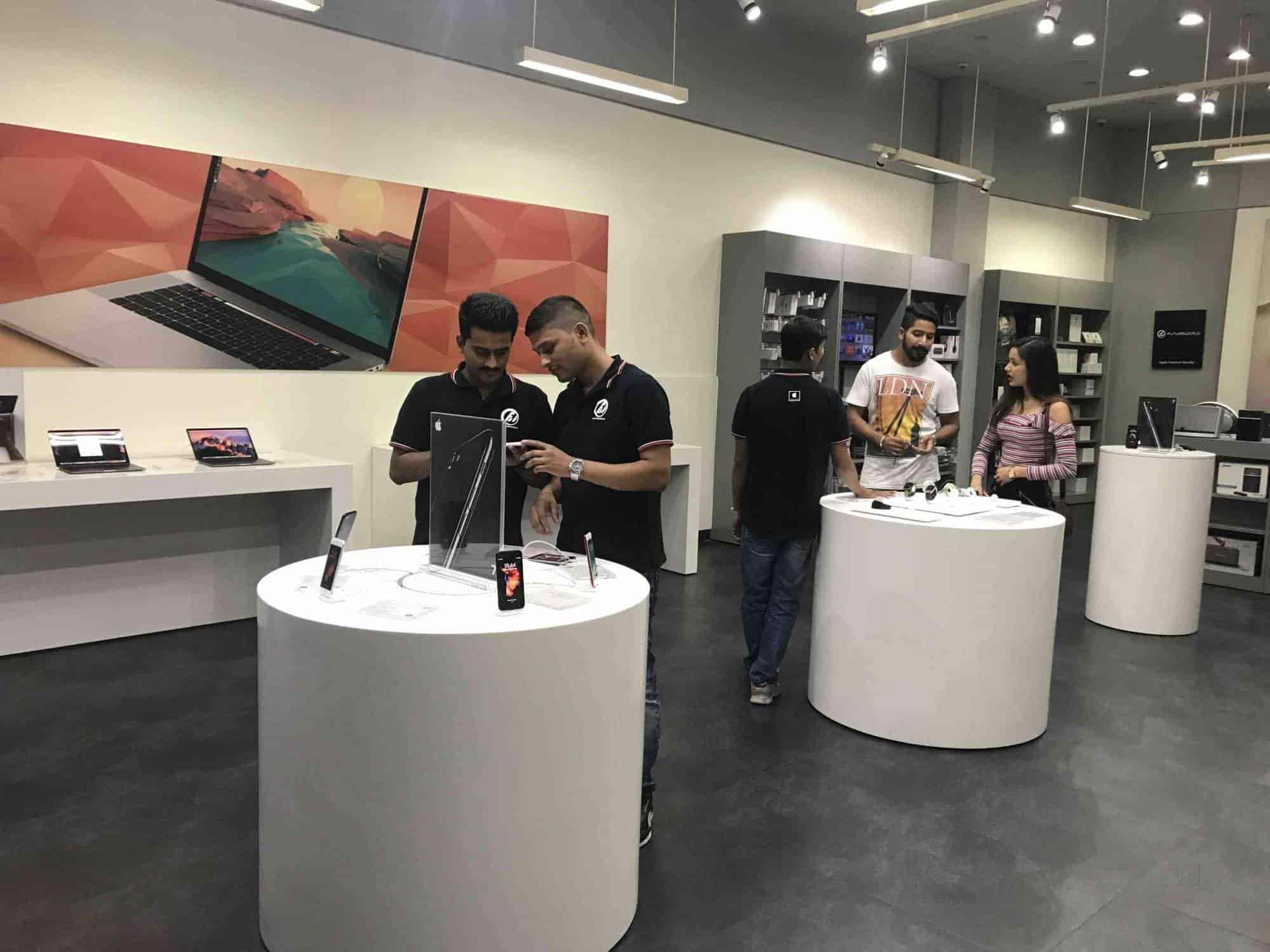 iphone showroom near me