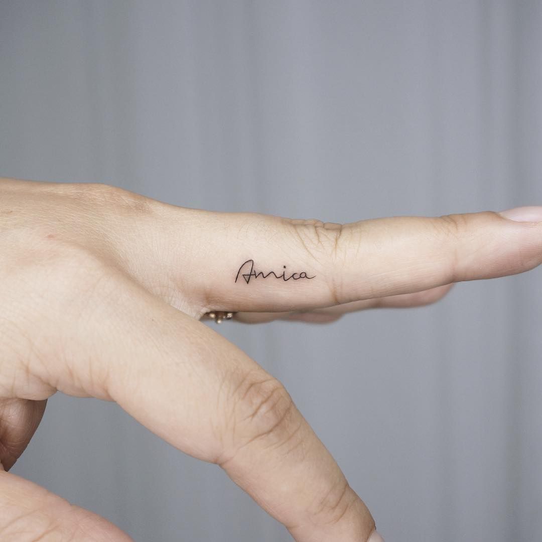 finger name tattoos