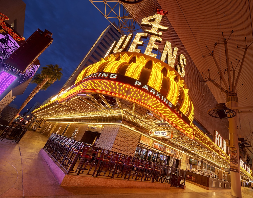 four queens hotel and casino las vegas reviews