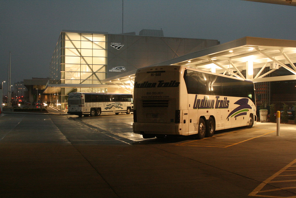 greyhound bus milwaukee