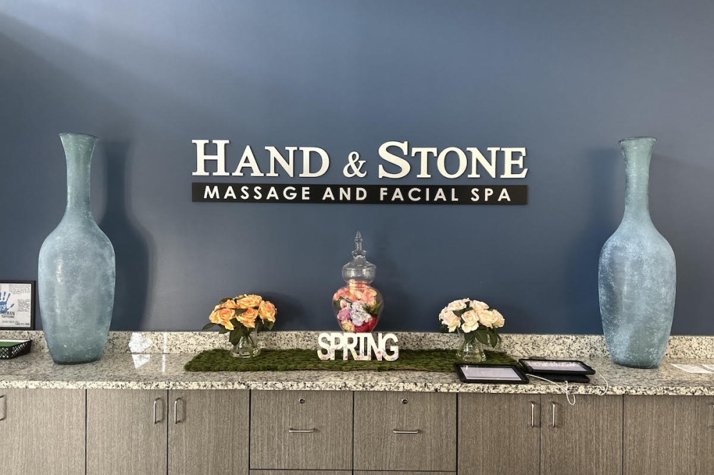 hand and stone leander