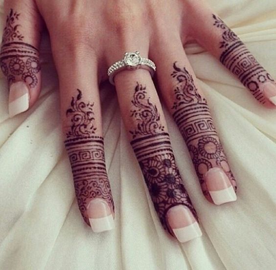 henna fingers