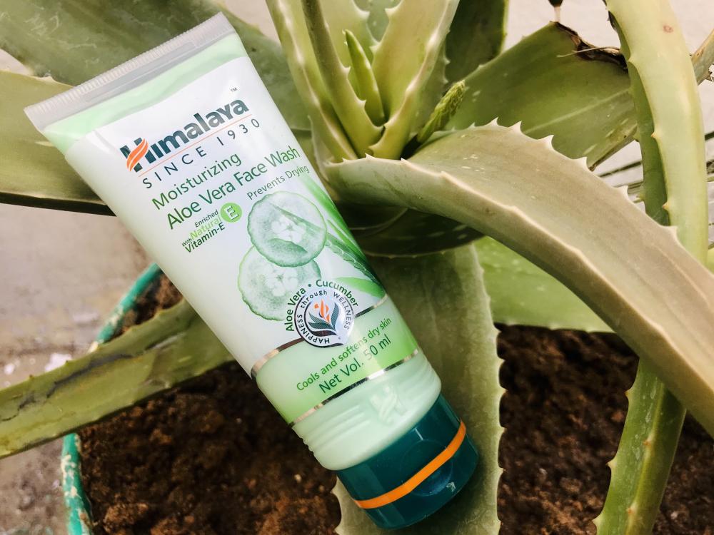 himalaya moisturizing aloe vera face wash review