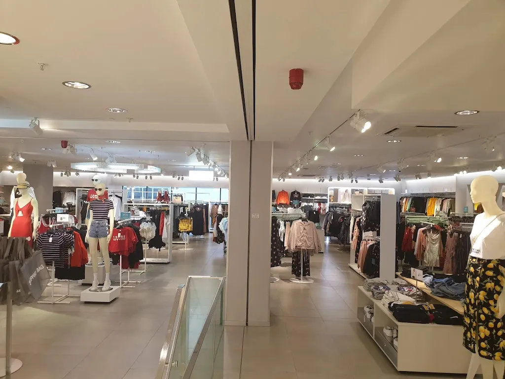 h&m kingston