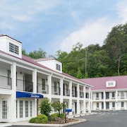 hotels in resaca ga