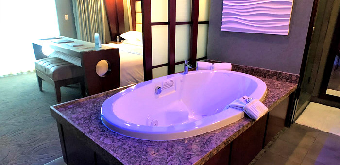 hotels with jacuzzi in room near me with hot tub