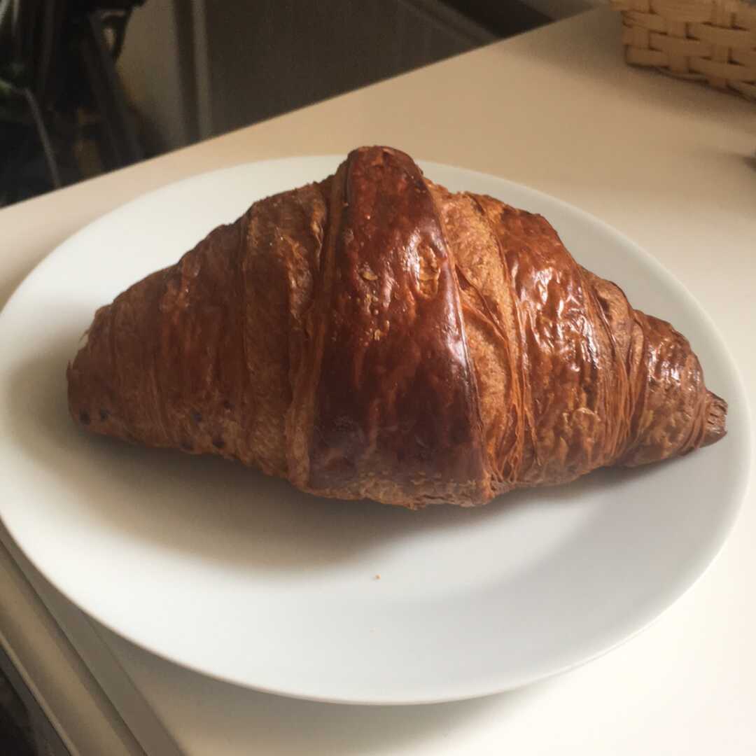 how many calories is in a croissant