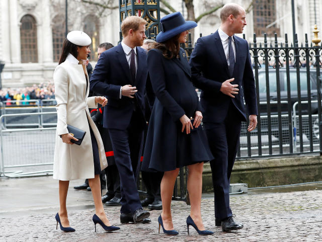 how tall is meghan markle in feet