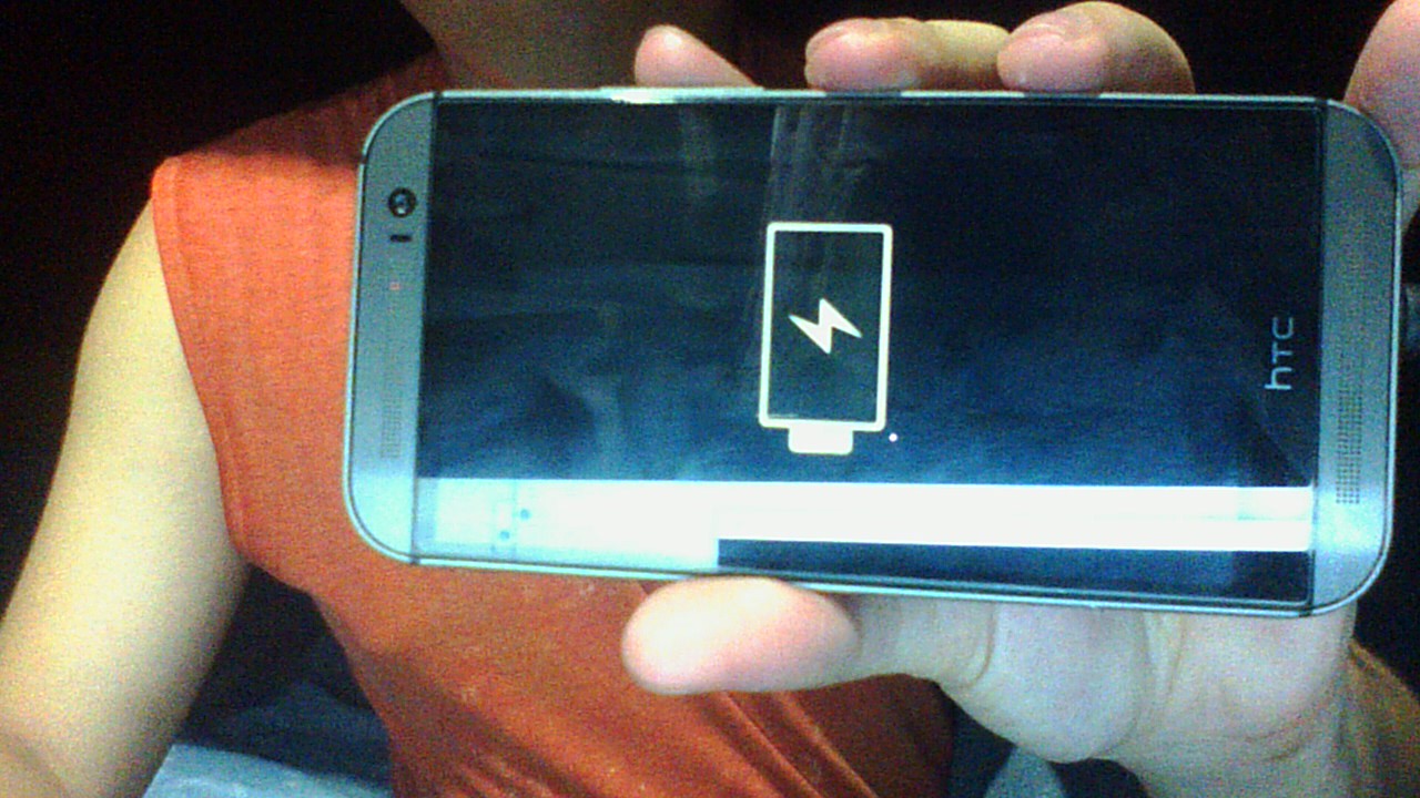 htc one m8 screen flickering