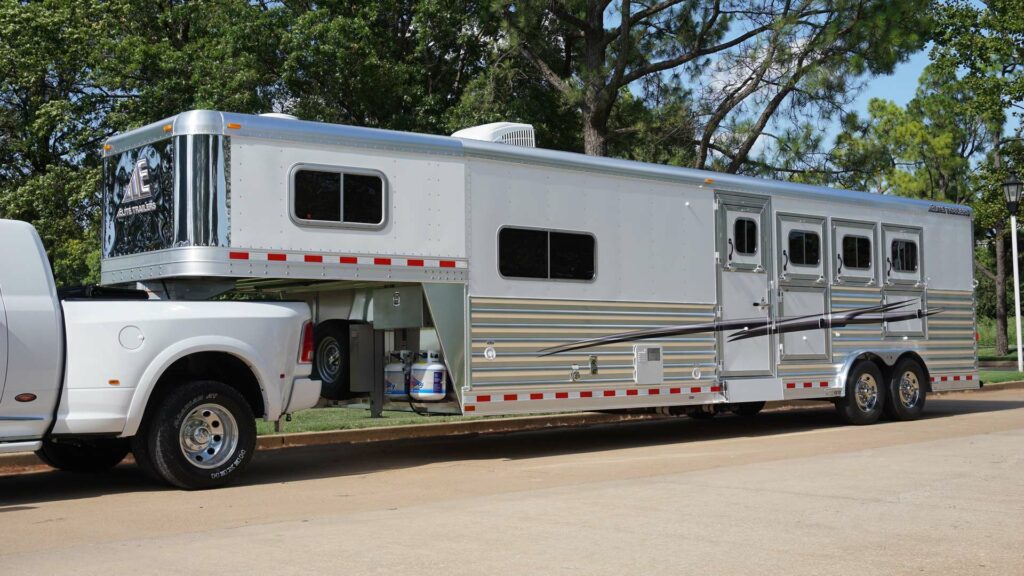 hubbard trailer sales