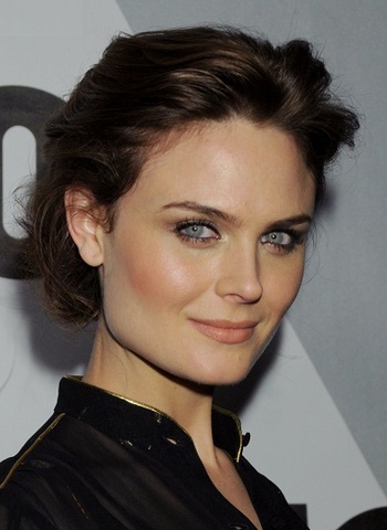 is emily deschanel deaf