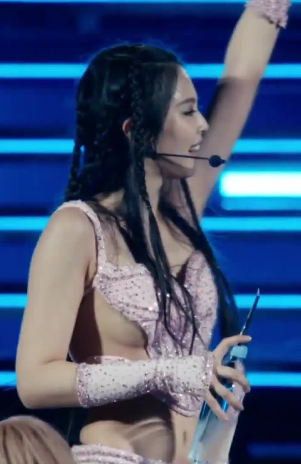 jennie blackpink nipslip