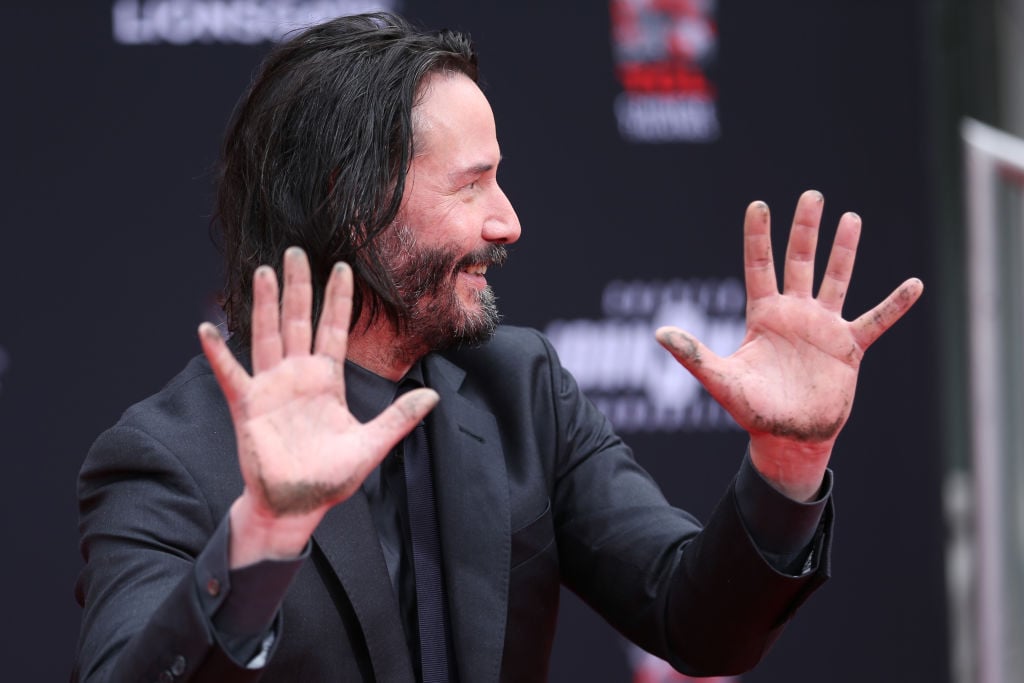 keanu reeves missing finger