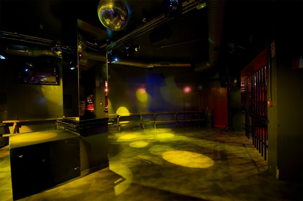 madrid gay bars with dark rooms