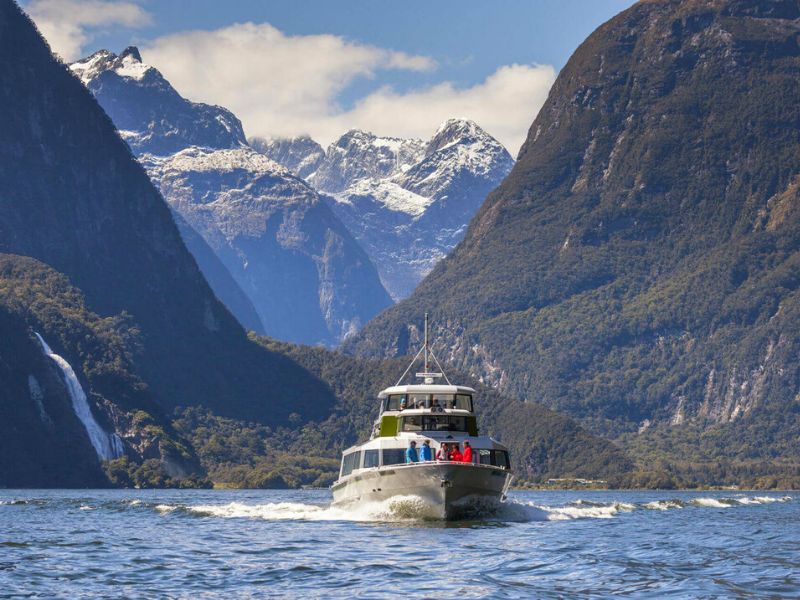 mitre peak cruises