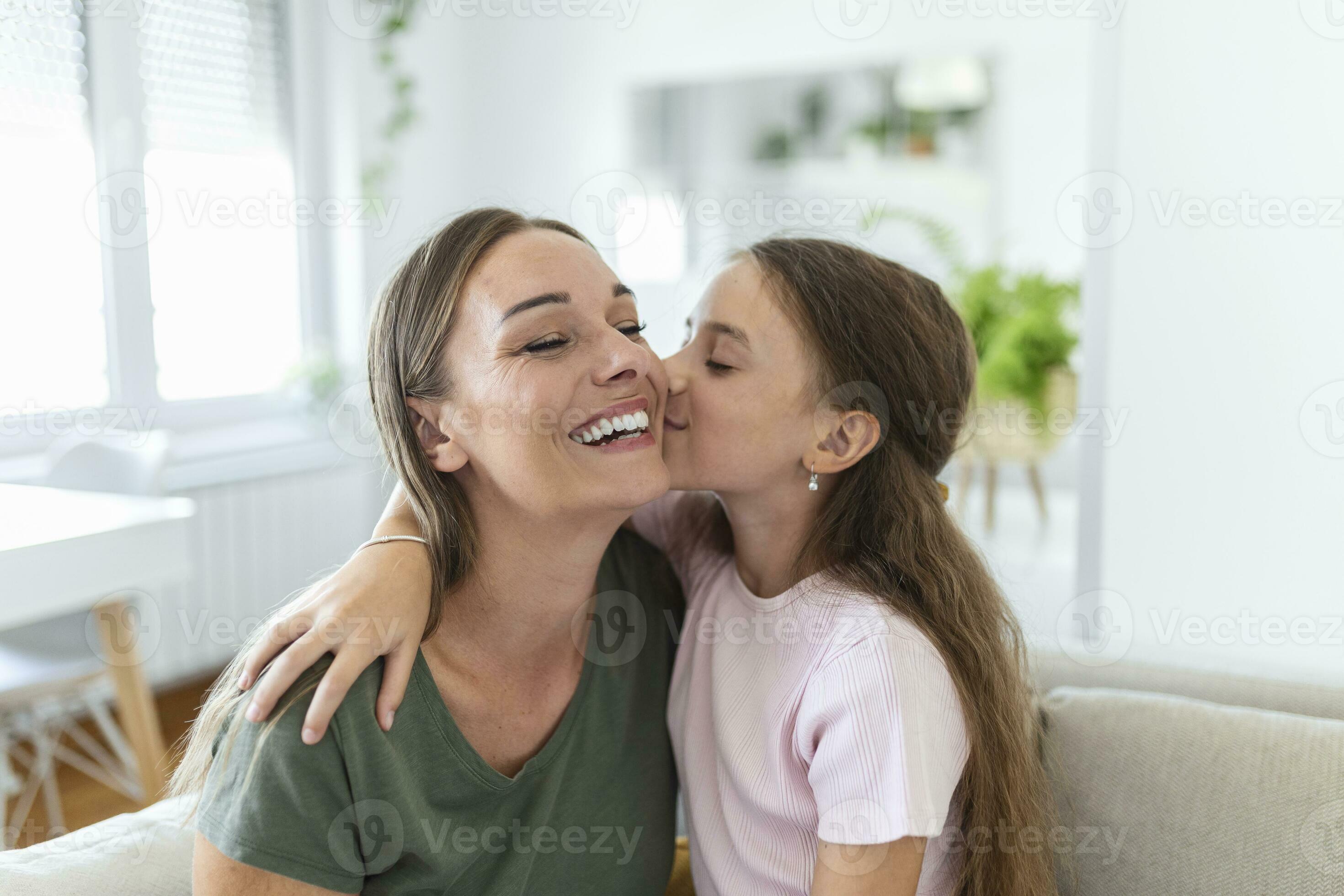 mother daughter webcam