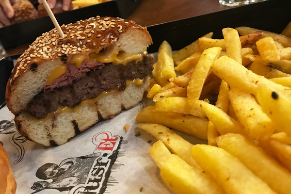 nusret hamburger menü fiyat