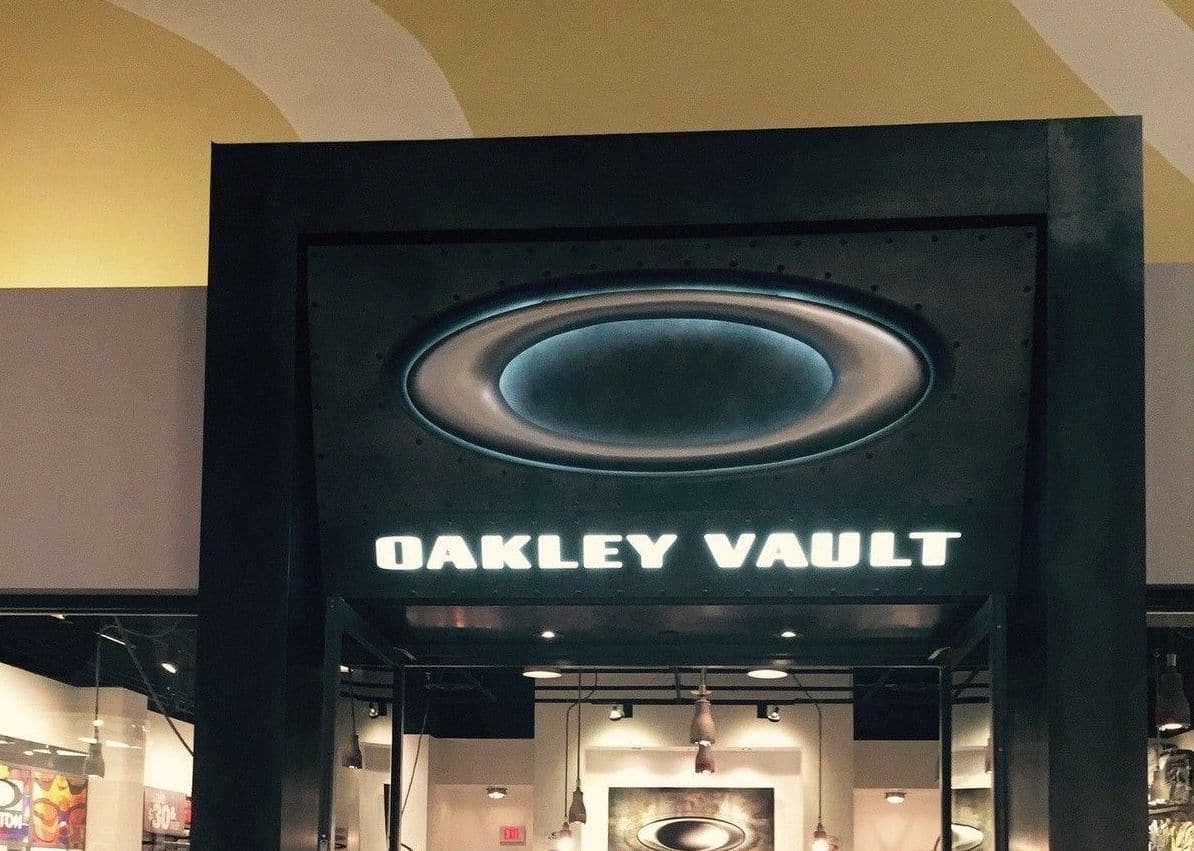 oakley vault store