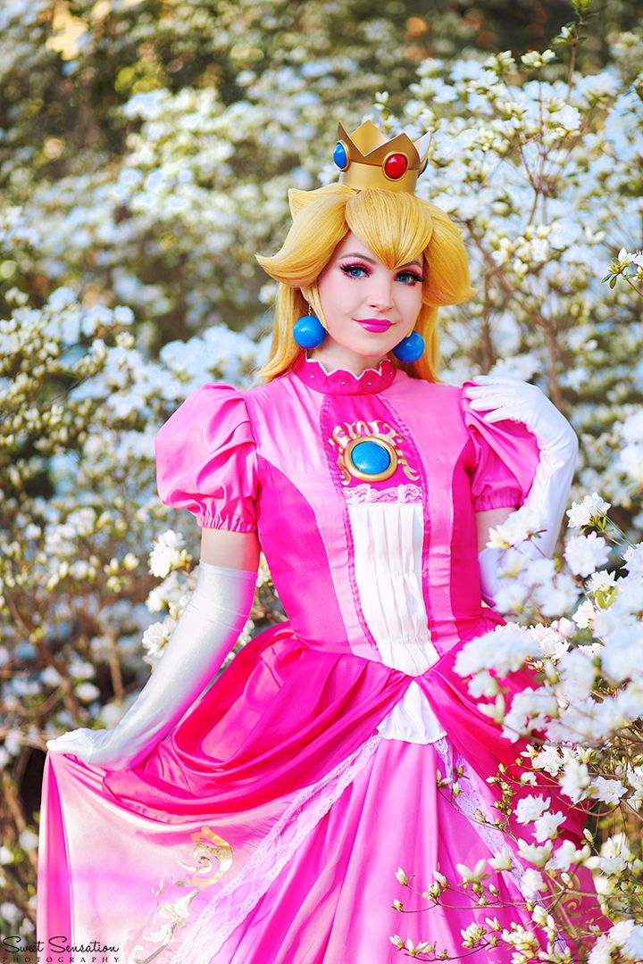 peach cosplay