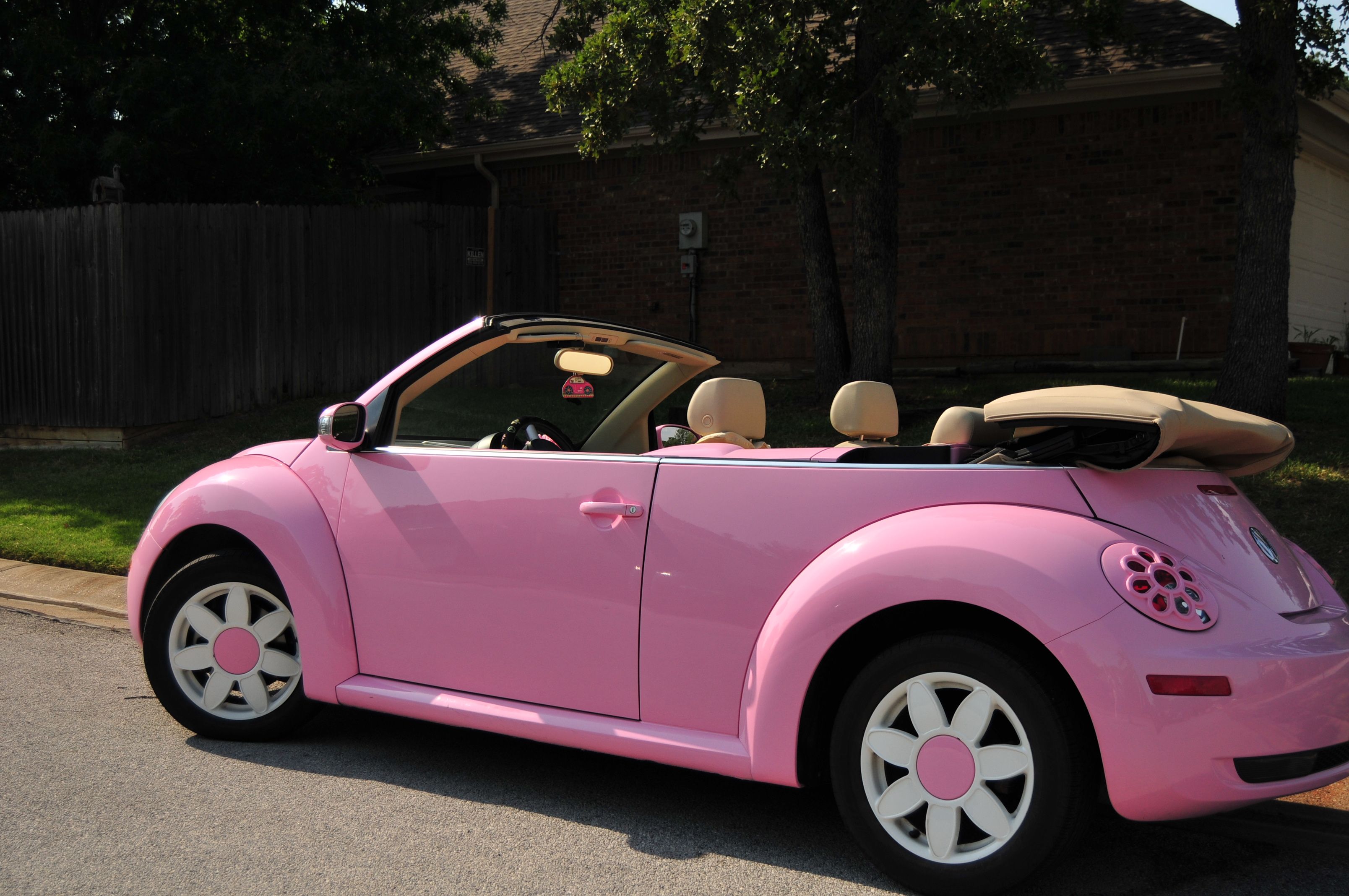 pink volkswagen beetle car