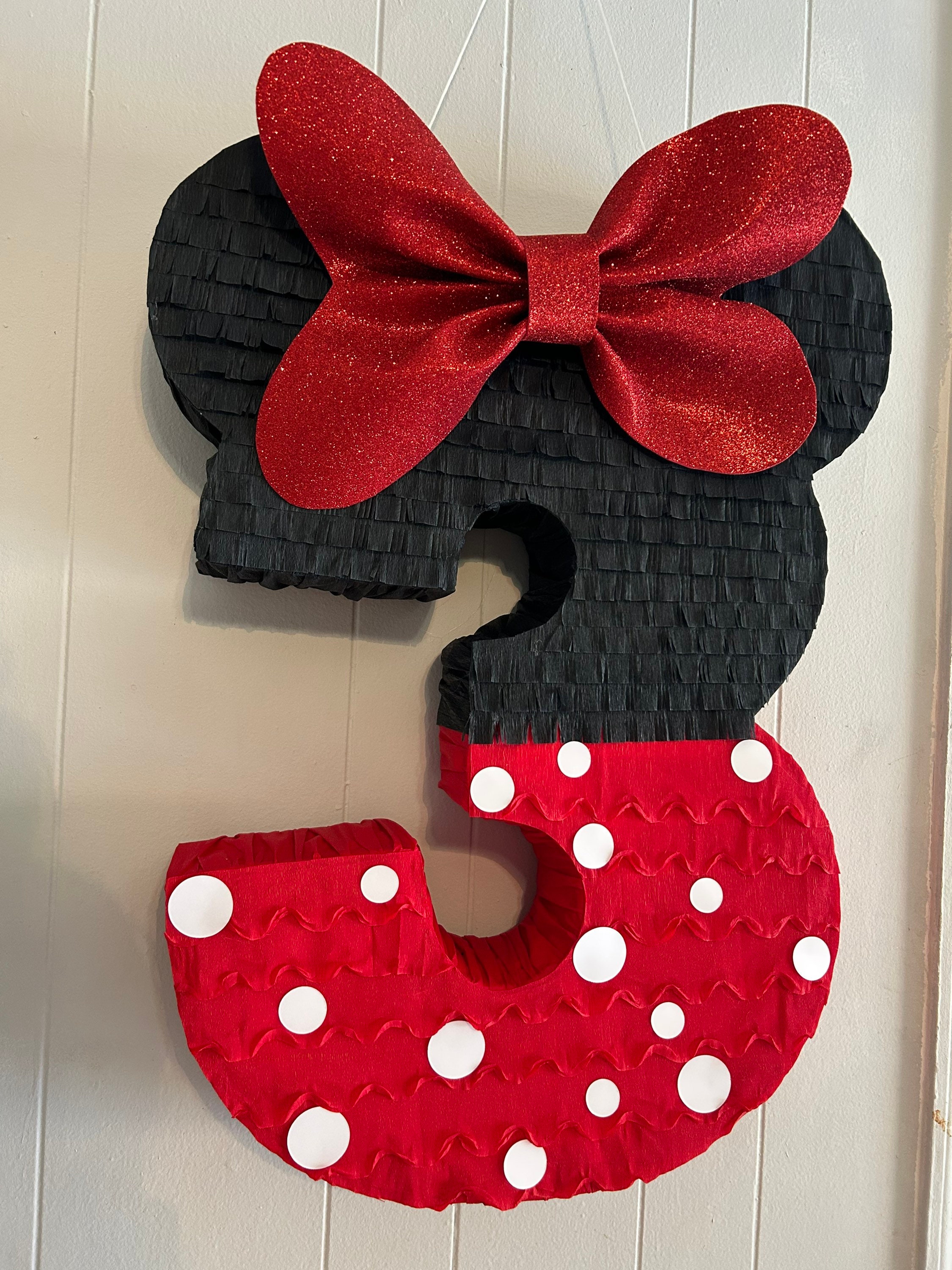 piñata del numero 3 de minnie