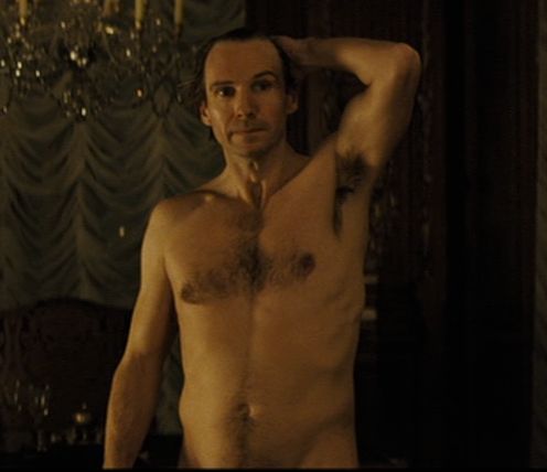 ralph fiennes shirtless