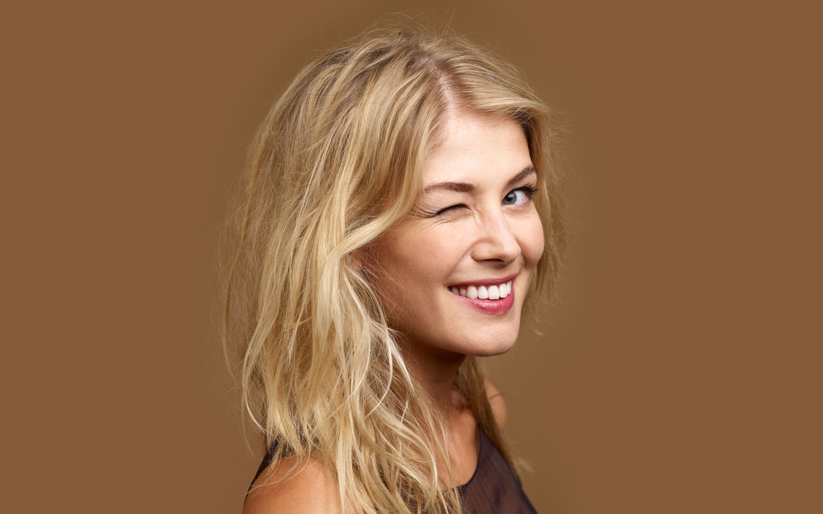 rosamund pike hd wallpaper