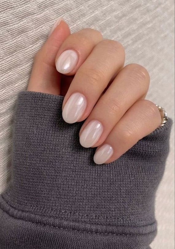 short acrylic nails rounded