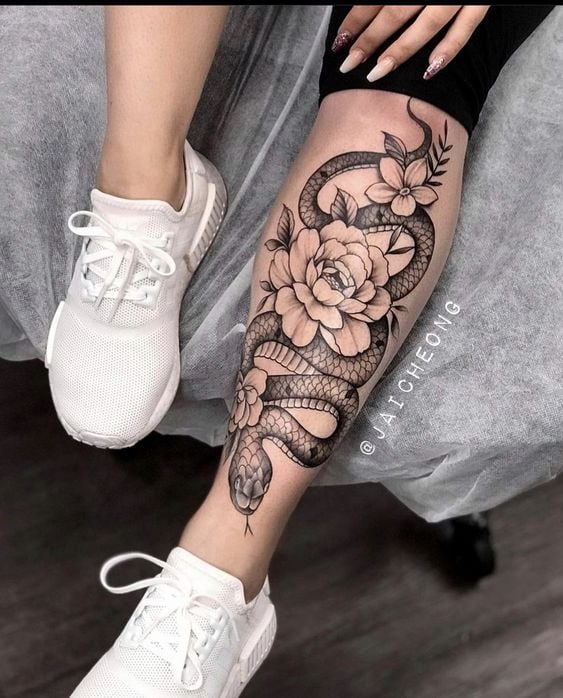 tatuaje pierna mujer