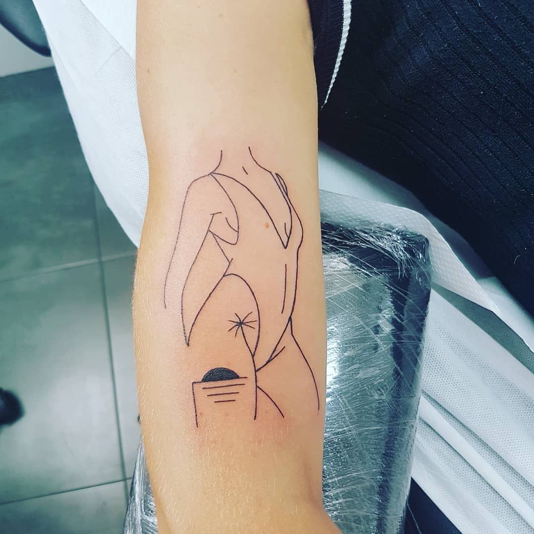 tatuaje silueta de mujer