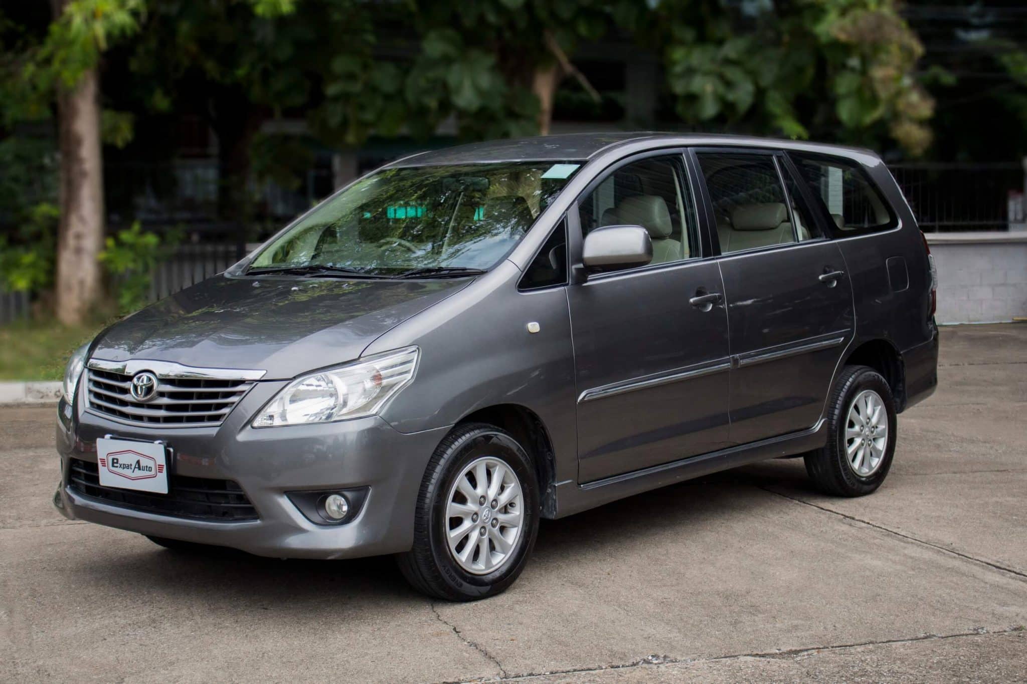 toyota innova 2015